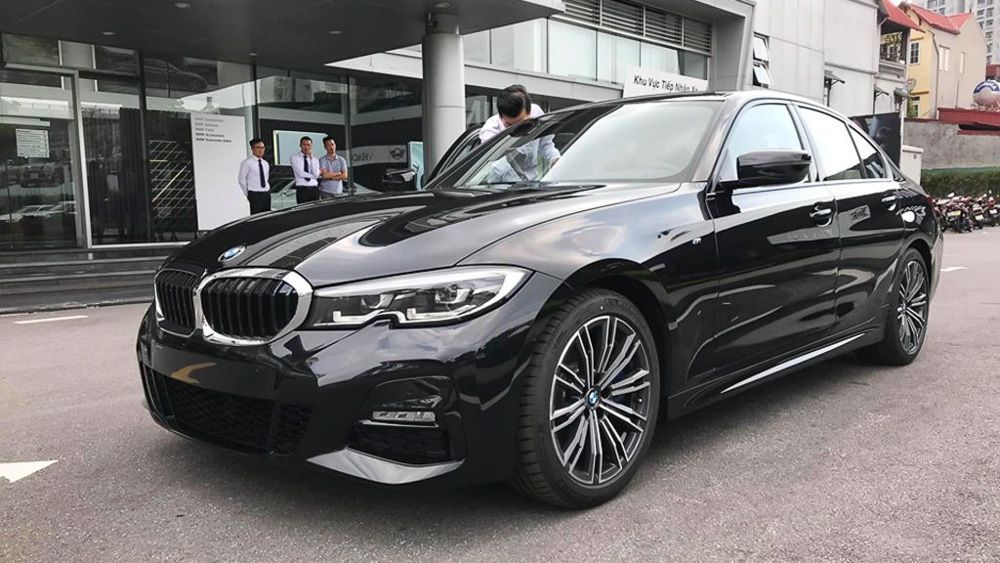 Lốp xe BMW 330i 