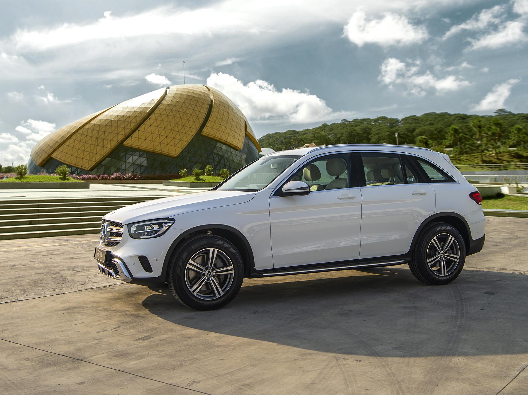 ẮC QUY MERCEDES-BENZ  •	GLC200 