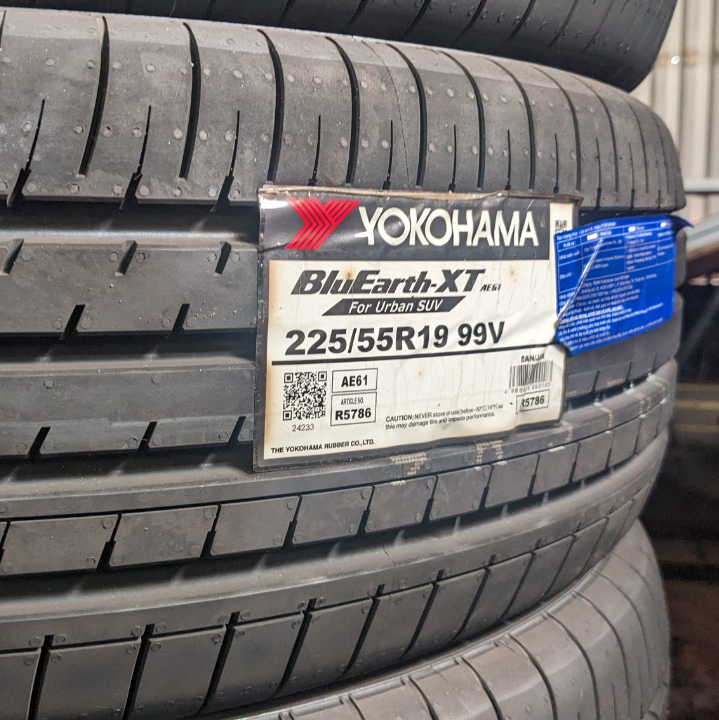 Yokohama 225/55R19 V61