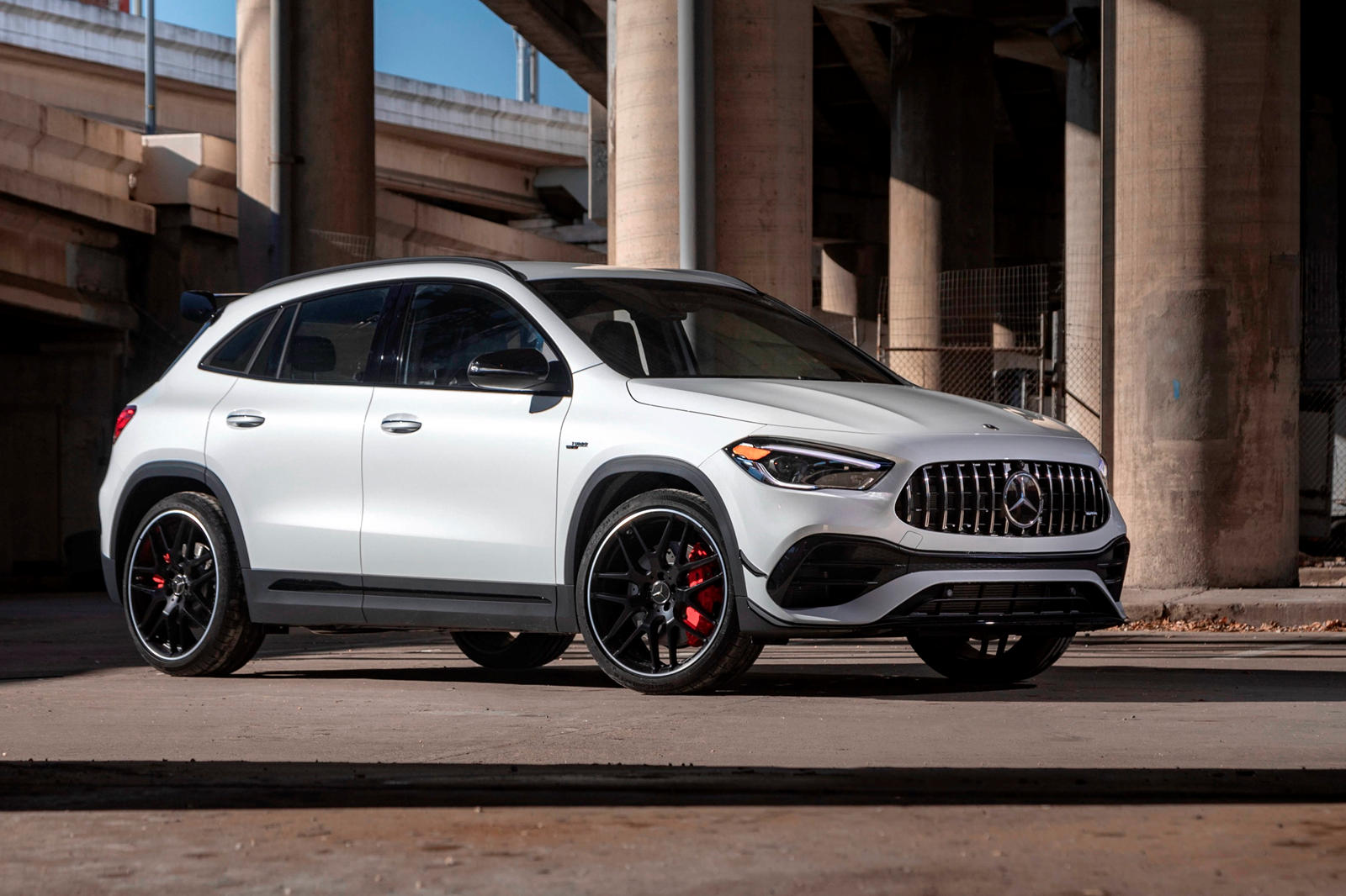 Dầu nhớt Mercedes- Benz GLA45