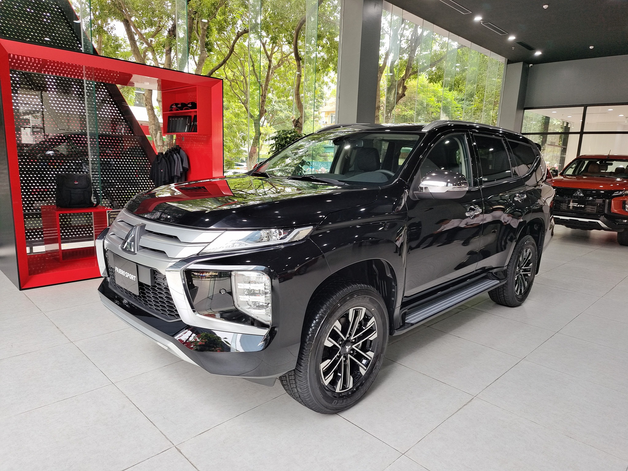 Dầu nhớt Mitsubuishi Pajero